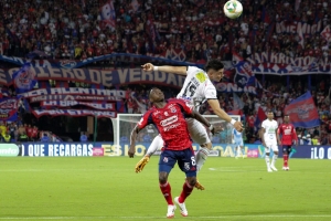 El DIM venció 2-0 a Once Caldas|Washington Aguerre es el portero titular del DIM|Hernán Darío Herrera es el actual entrenador de Once Caldas|El DIM ganó la mayoría de duelos tanto en ataque como en defensa|El DIM ha sido el equipo que menos goles ha recibido en la actual liga|Francisco Chaverra anotó el segundo gol del Medellín|Celebración del segundo gol|Francisco Chaverra fue uno de los jugadores más desequilibrantes del partido|Alejandro Restrepo es el entrenador actual del DIM|Tribuna norte Atanasio Girardot|Francisco Chaverra|Once Caldas solo tuvo un remate al arco|Panorámica de la tribuna norte|James Aguirre, arquero de Once Caldas|DIM|Once Caldas|||