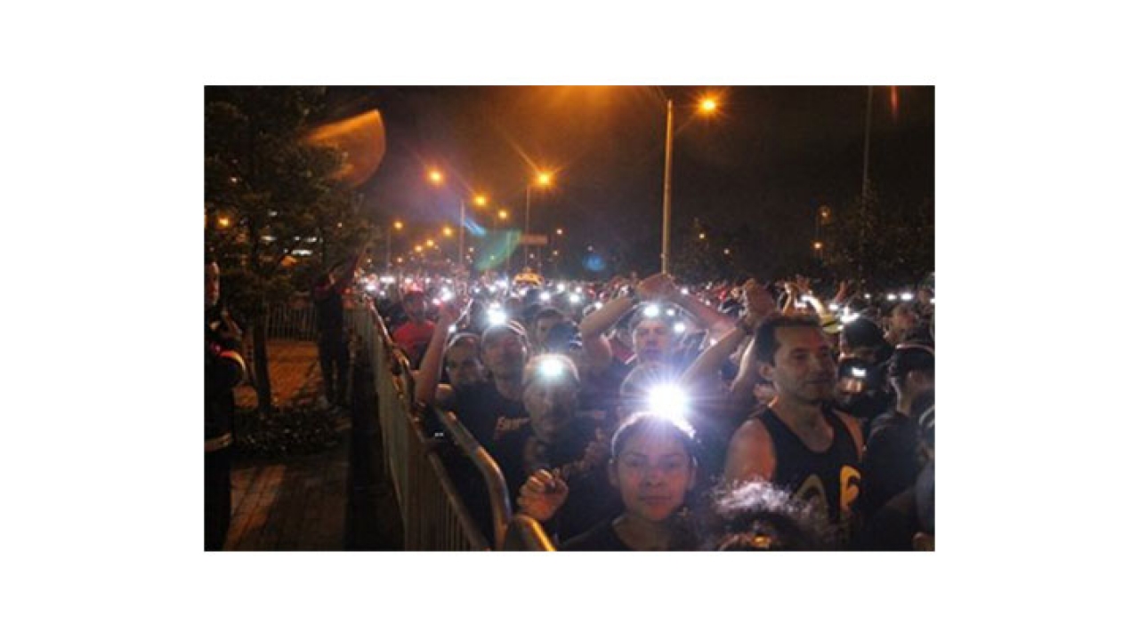 Carrera nocturna 10K Energizer lleva luz a las comunidades