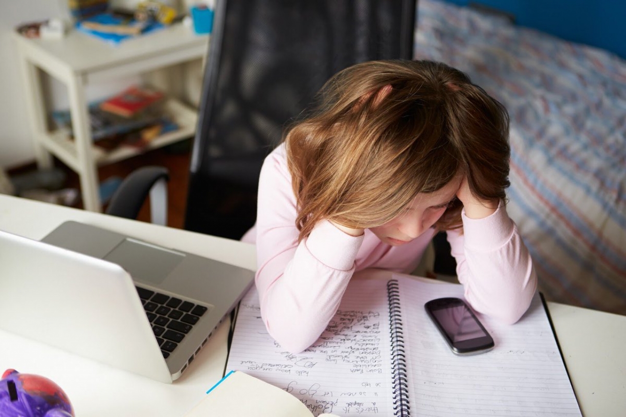 Las estrategias para prevenir la violencia digital contra menores de edad
