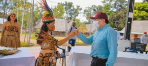 Mural indígena Cuna de la Candelaria Bogotá|Medicina tradicional y ancestral del cabildo Ambika Pijao|El ministro Ruiz resaltó la importancia de la comunicación asertiva para la motivación de la vacunación de manera respetuosa.|||