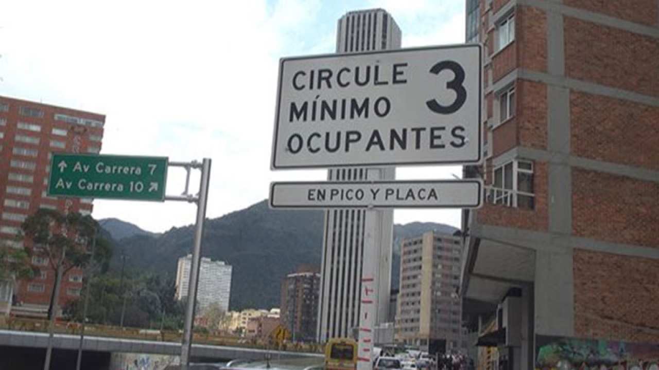 Toma señalización pico y placa|||