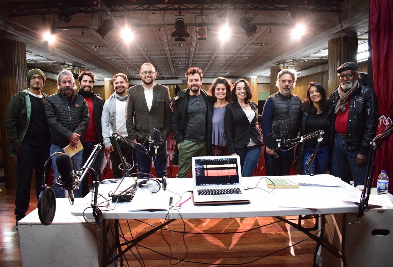 Equipo de la Corporación Changua Teatro en la organización de una de sus producciones.|||