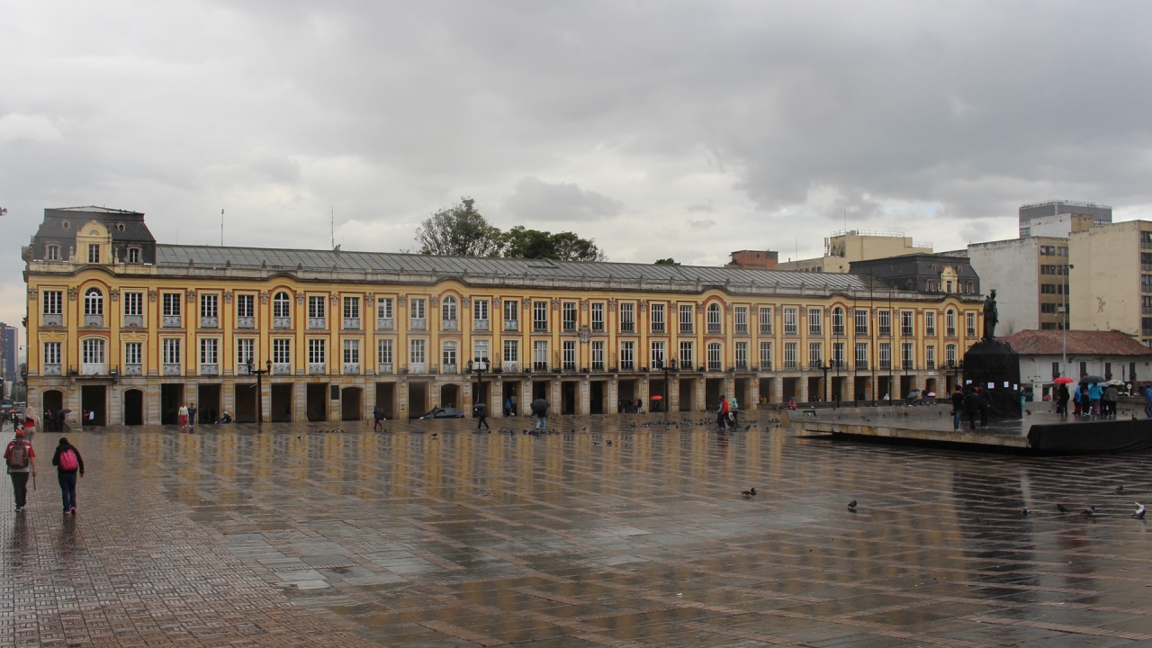 Empieza la carrera por el Palacio de Liévano