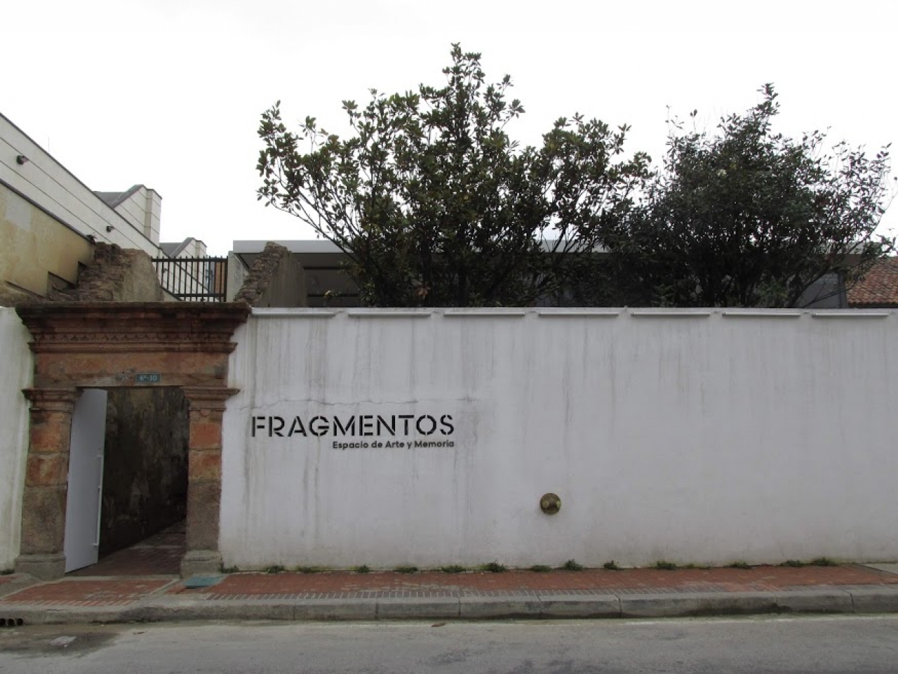 El &quot;contramonumento&quot; Fragmentos de Doris Salcedo fue inaugurado el 10 de diciembre de 2018.|||