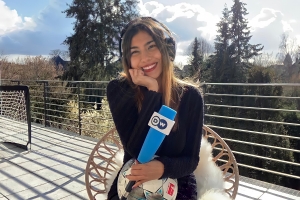 |Julieth junto a su familia.|Julieth en su etapa universitaria.|Julieth cubriendo la Maratón de Berllín en 2016 .|Julieth cubriendo la Copa Mundial Femenina de la FIFA Francia 2019||En la DW.|||
