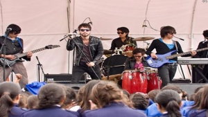Trapos en concierto.|||