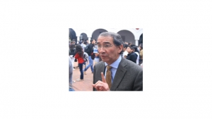 Candidato del Polo Democratico con estudiantes en la Universidad del Rosario.|||