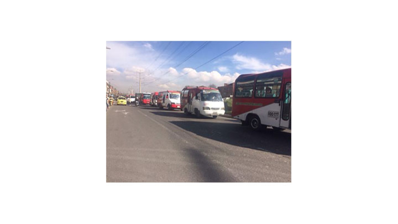 100 transportadores salen en &quot;Operación Tortuga&quot; en la Avenida Boyacá, sector Meissen.|||