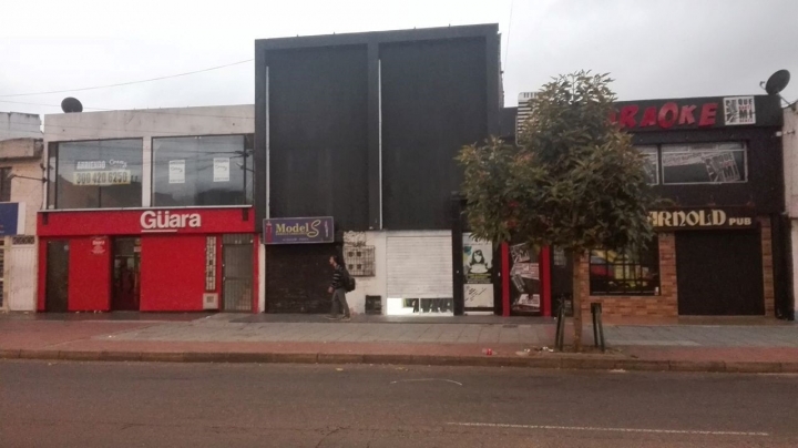 Decenas de bares ruidosos se apoderaron del barrio Las Margaritas. Foto: María Paula Sierra