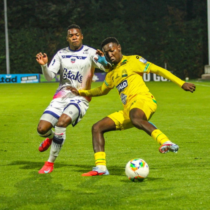 Fortaleza tuvo dos expulsados, lo que liquidó el encuentro