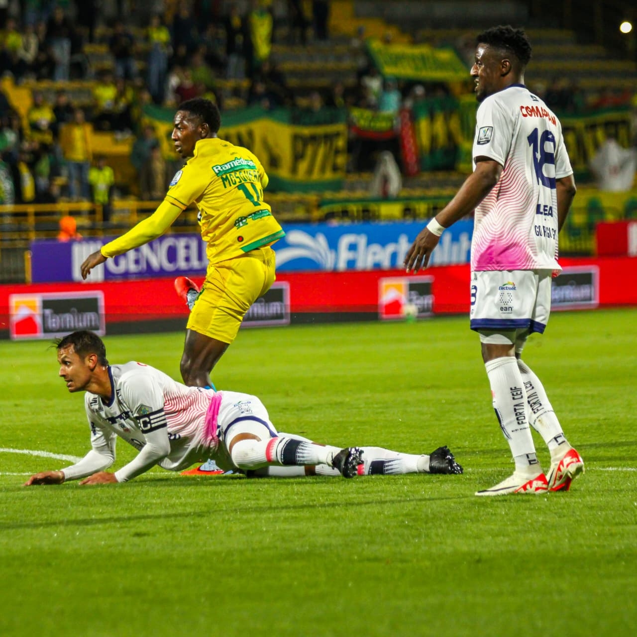 Bucaramanga le ganó 2-0 a Fortaleza en Bogotá, eliminando al equipo capitalino de las semifinales de la Liga Betplay Dimayor Bucaramanga le ganó 2-0 a Fortaleza en Bogotá, eliminando al equipo capitalino de las semifinales de la Liga Betplay Dimayor