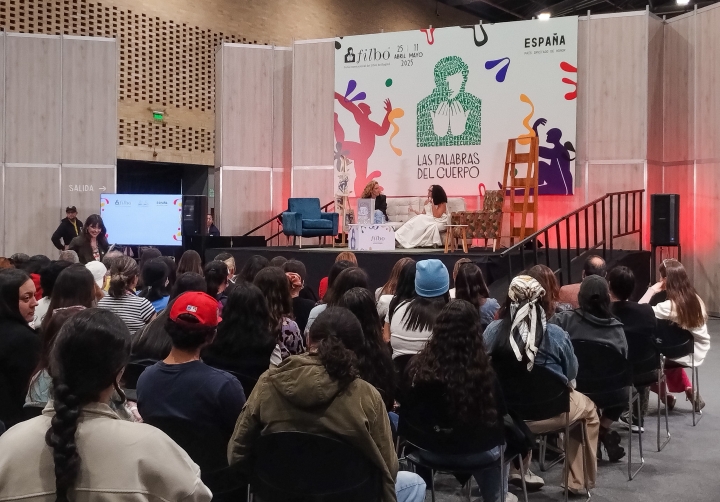 La presentación del libro se realizó en el Gran Salón C de Corferias, que se quedó corto ante la asistencia masiva del público.