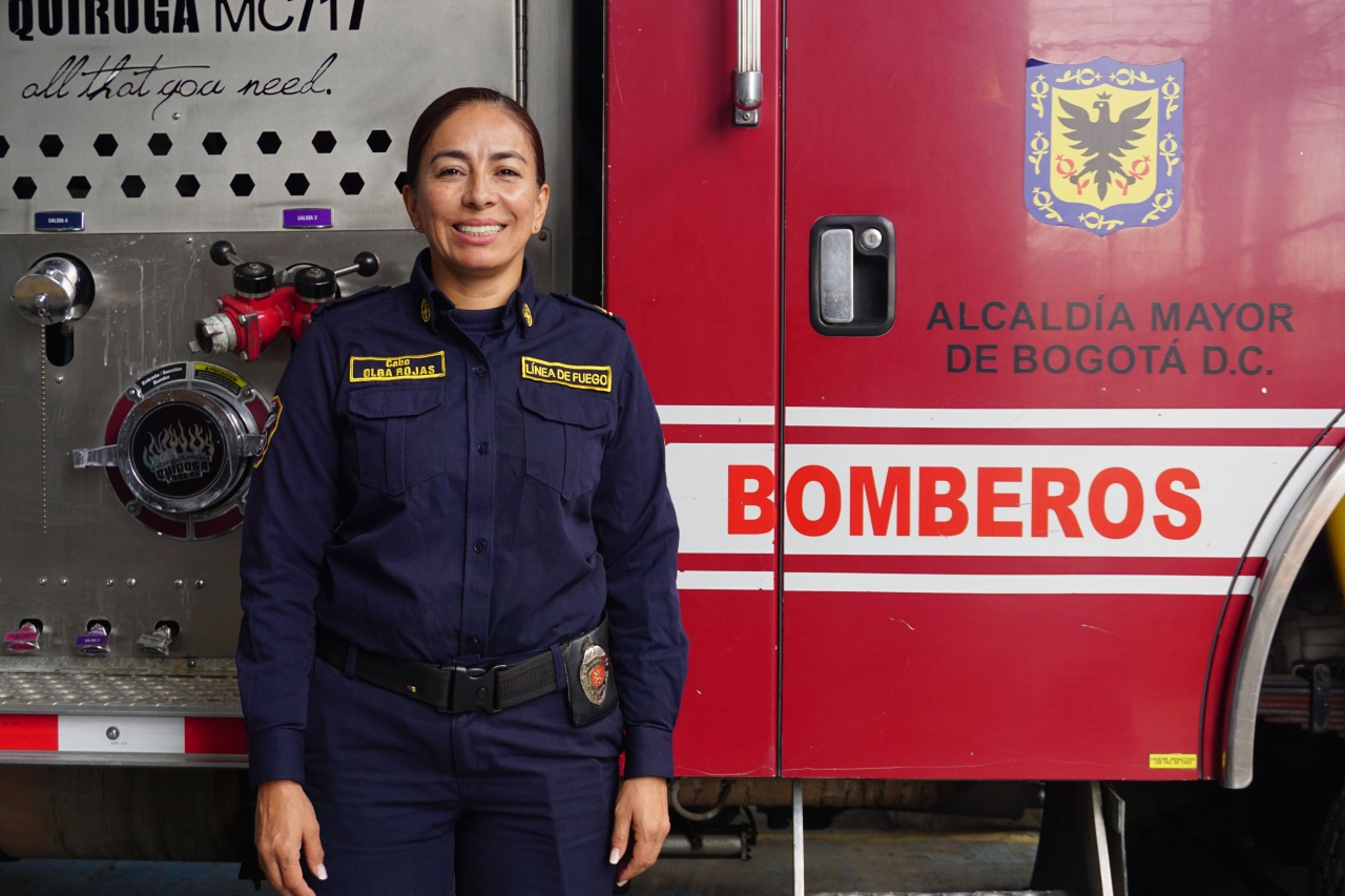 La cabo, Olga Lucía Rojas, en la estación de bomberos Marichuela.|||