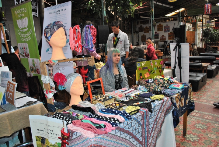 Desde anillos elaborados con botones, hasta balacas hechas con retazo de blusas y pantalones. Cr&eacute;dito de la foto: Gabriela Carvajal
