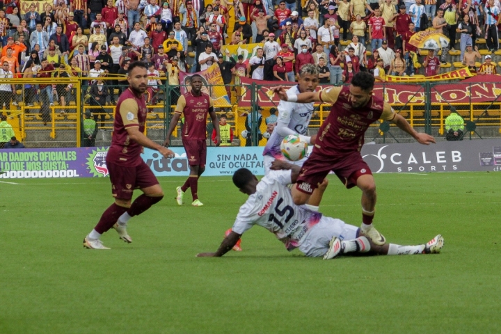 Fortaleza CEIF cometió 13 faltas durante todo el partido y tuvo cuatro jugadores amonestados con tarjeta amarilla.