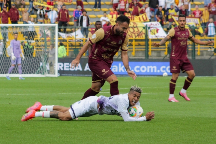 Deportes Tolima gan&oacute; el 52% de los duelos y cometi&oacute; seis faltas, adem&aacute;s de lograr bloquear tres tiros.