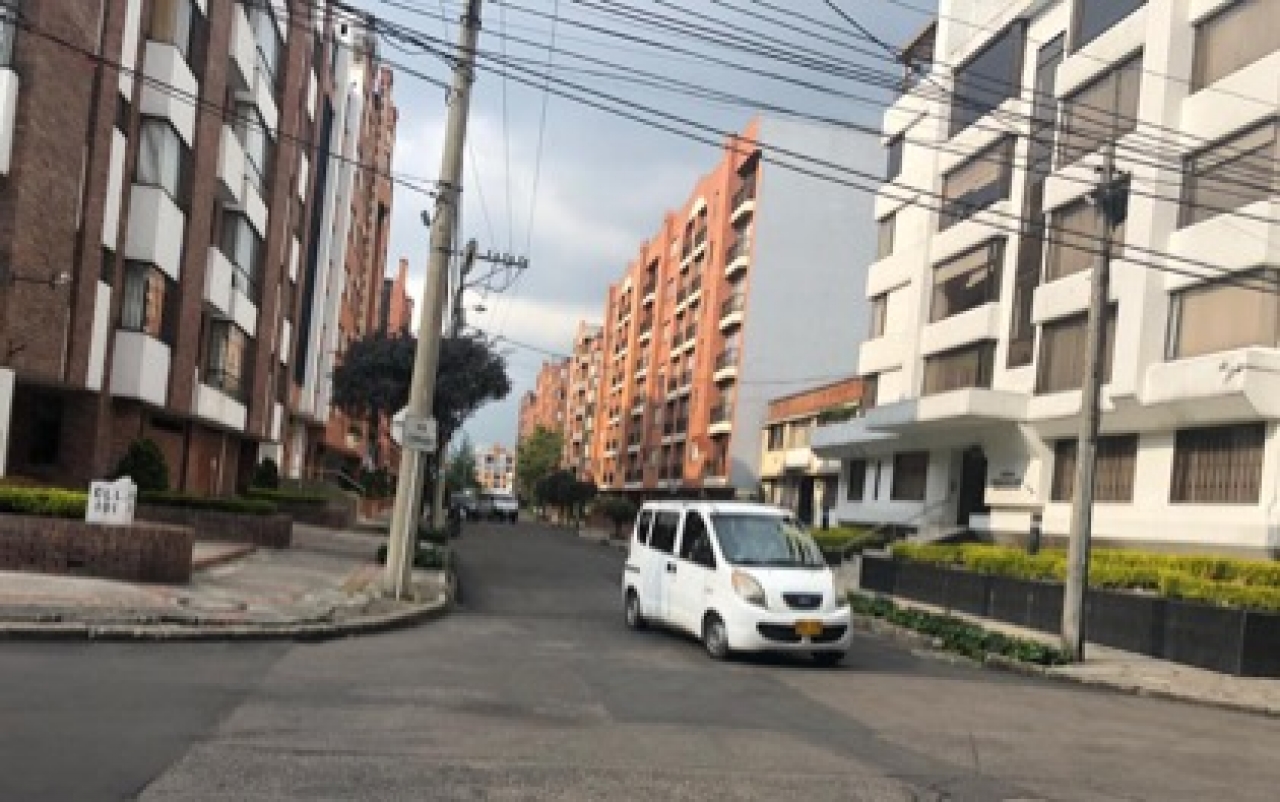 vía principal del barrio Rincón del Chicó. En la que se presentan la mayoría de los atracos, según la ciudadanía, junto a la novena.|||