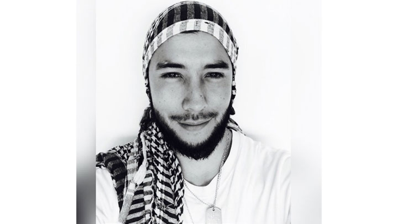 Dawud Ali Abdel Karim Ali-Jattab es su nombre completo, iraní de nacimiento|||