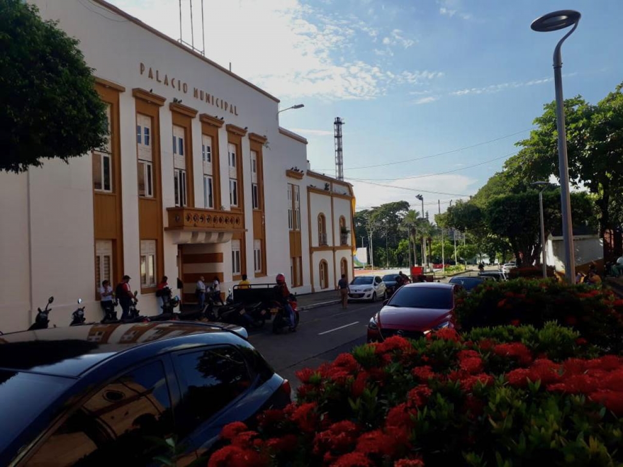 Alcaldía Distrital de Barrancabermeja|Nota de Enlace Televisión|Comentarios negativos en publicación de Enlace Televisión|Usuario de Twitter mostrando su descontento con las autoridades|||