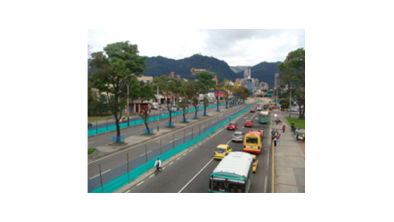 Obreros del medio ambiente sobre la calle 26