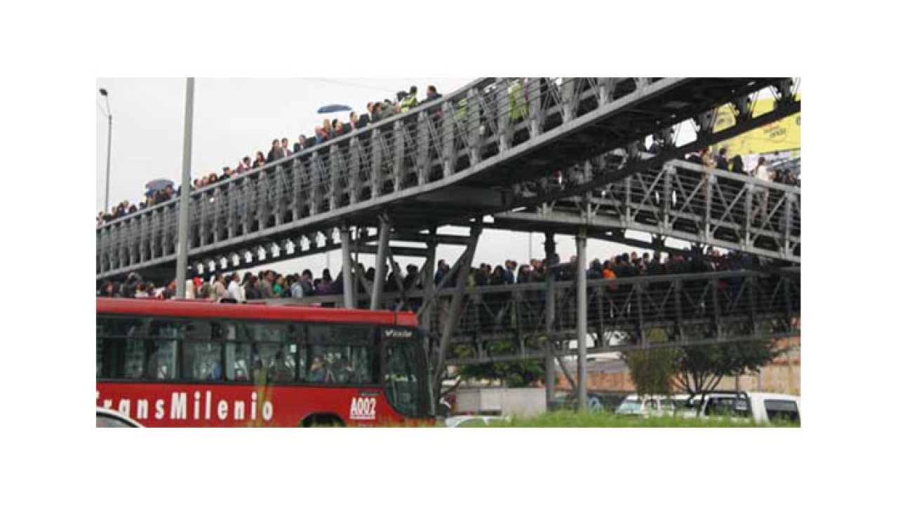 ¡No hay puente pa’ tanta gente!