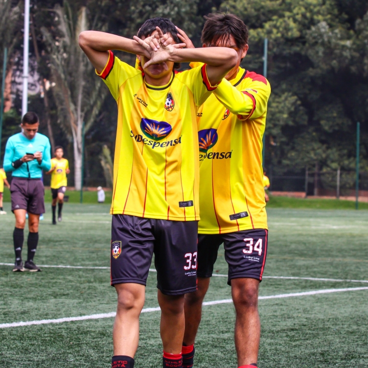 Celebraci&oacute;n de Atlethic Bogot&aacute; durante el Torneo del Norte