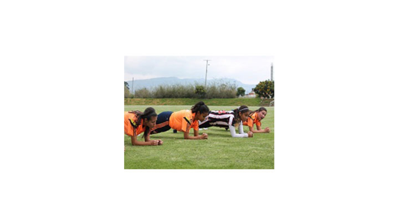 Entrenamiento selección de futbol femenino sub-17.||||