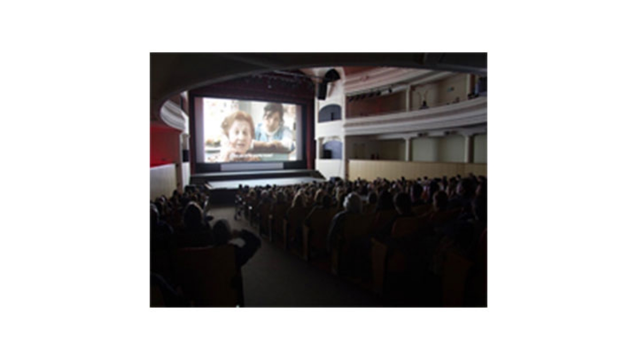Teatro 25 de mayo, proyección Papirosen, ganadora de la competencia de selección oficial Argentina.|||