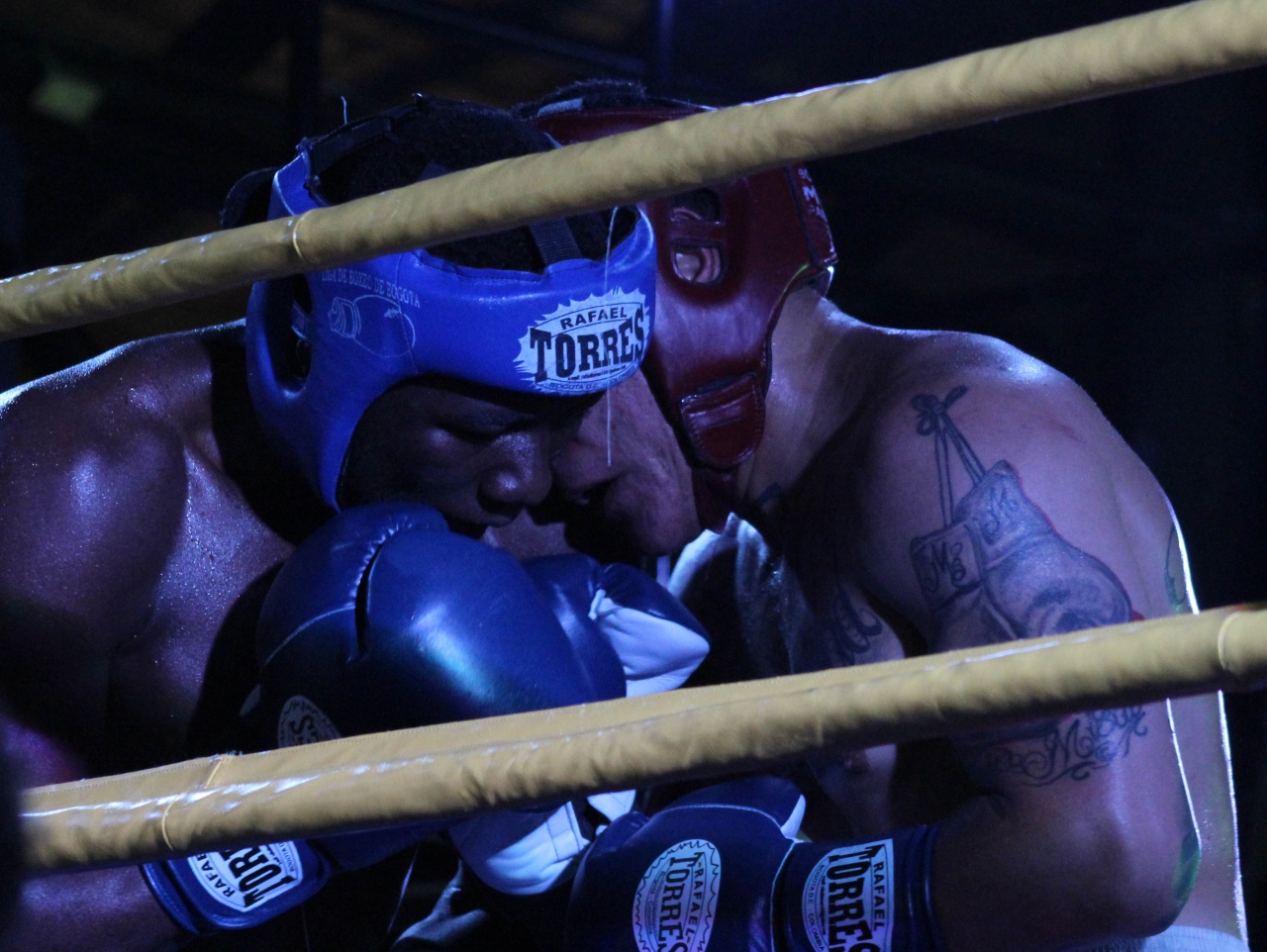 ||Pelea entre Ingrit Valencia y Deisi Murillo. Foto: Santiago Luque Pérez|||||