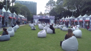 Escenario y algunos de los negocios que hicieron parte de la feria Eva Boulevard del pasado seis al nueve de septiembre.|||