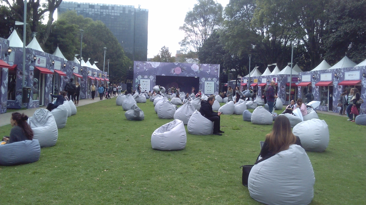 Escenario y algunos de los negocios que hicieron parte de la feria Eva Boulevard del pasado seis al nueve de septiembre.|||