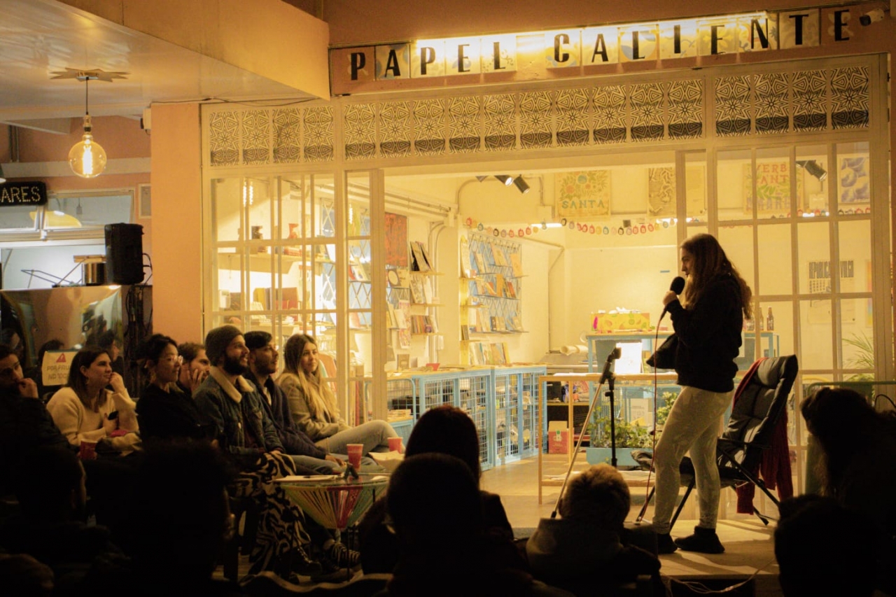 Así funciona El Diván, el espacio de 'open mic' para hablar sin tapujos en Bogotá