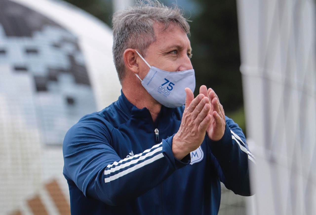 Cortés en el entrenamiento|Cortés en el banquillo en el Estadio El CampÍn|||