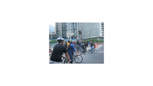 En caso de accidente, el casco puede salvar la vida de un ciclista. Sin embargo, son muy pocos los que realmente lo usan.|||