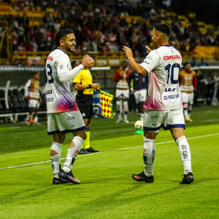 Celebración del primer gol de Fortaleza (Andrés Arroyo)