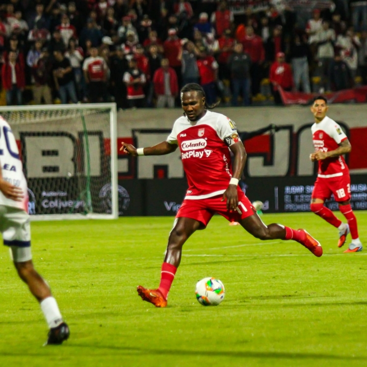 Hugo Rodallega fue la estrella Águila del partido