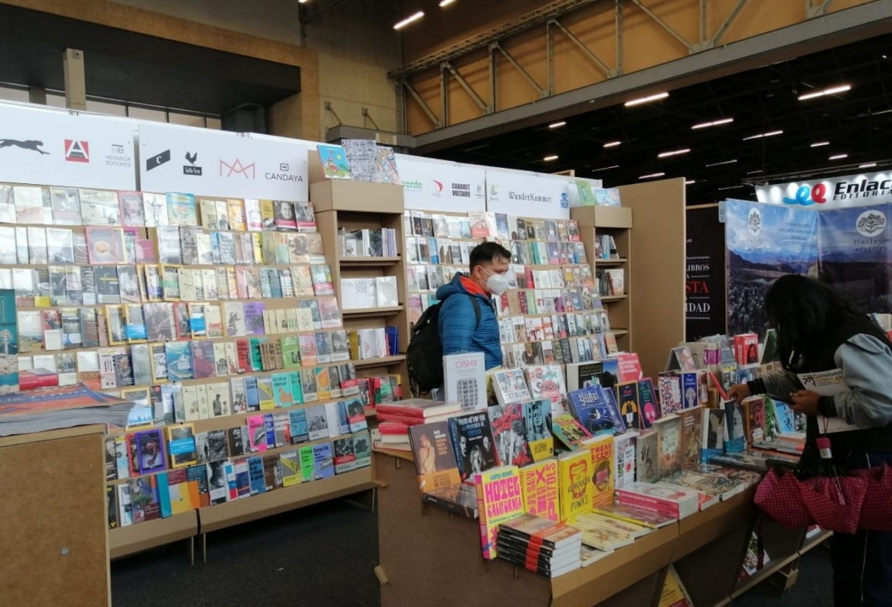 Asistentes al stand de la Asociación Colombiana de Libreros Independientes|||