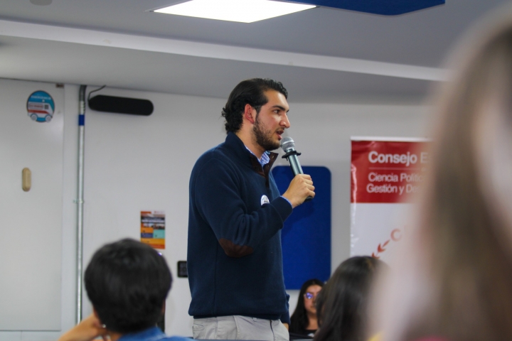 Andrés Pinzón, coordinador de proyectos de la Fundación 2025 presentó su propuesta &quot;Candidateados&quot;