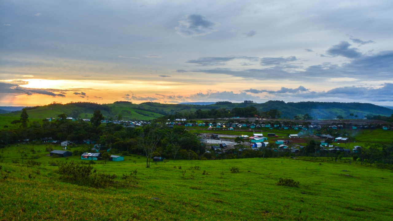 Amanecer en el ETCR Mariana Páez de Mesetas, Meta, hace un año. Foto: Julián Ríos|||