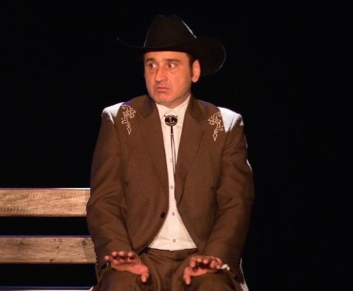 El actor ha compartido escena con Rafael Perr&iacute;n, Adriana Arango, Manolo Cardona, Fernando Sol&oacute;rzano, Jorge Cao, entre muchos otros