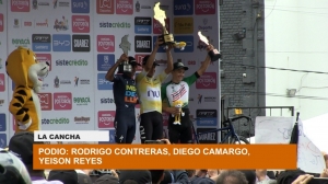 Los tres ganadores del podio (de izquierda a derecha): Diego Camargo en segundo lugar, Rodrigo Contreras en el primer puesto, y Yeison Reyes en tercer lugar.|||