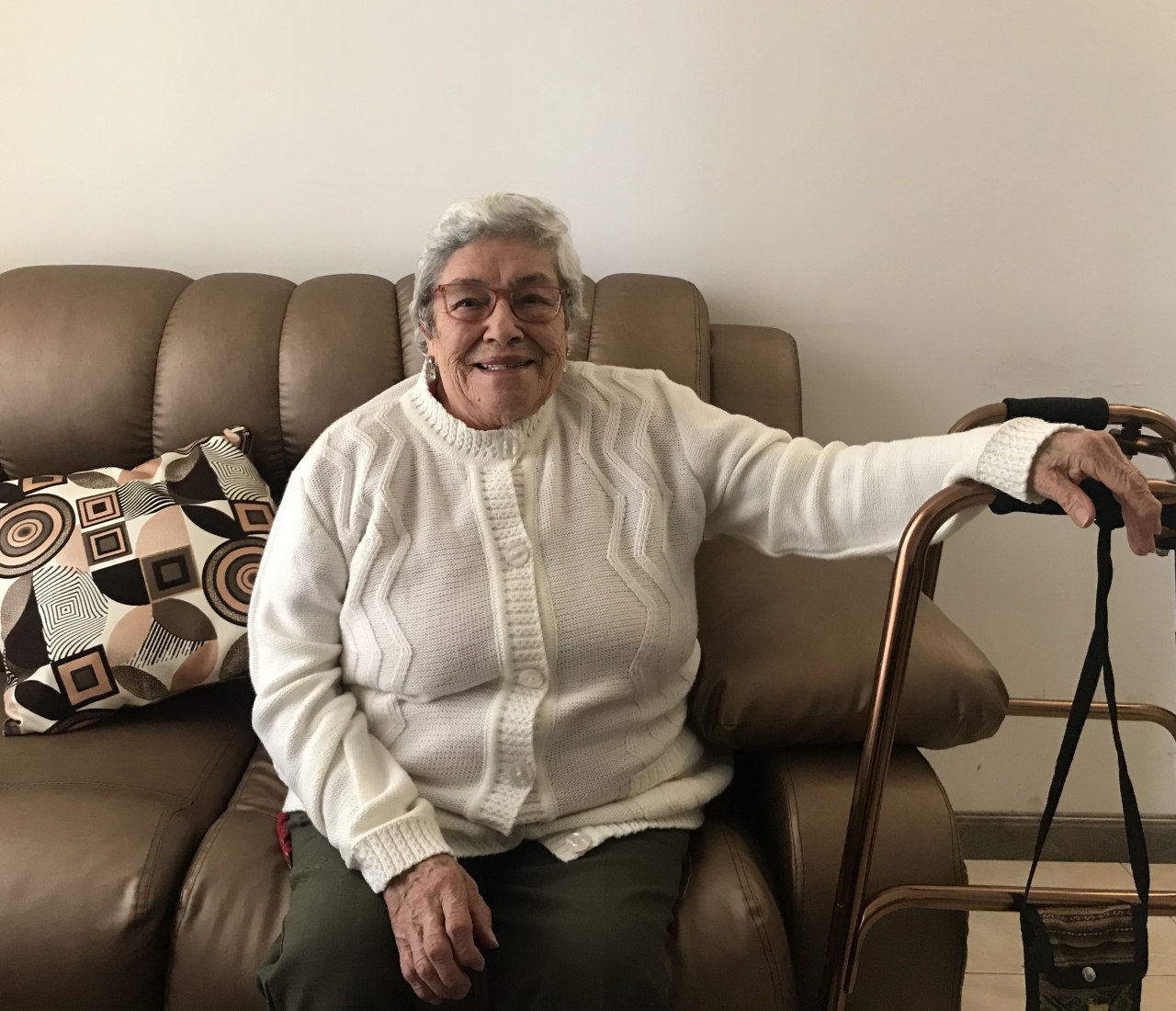 “Ser viejo no es sinónimo de muerte”, afirma Aura Inés Rodríguez, que a sus 85 años vive por primera vez una pandemia