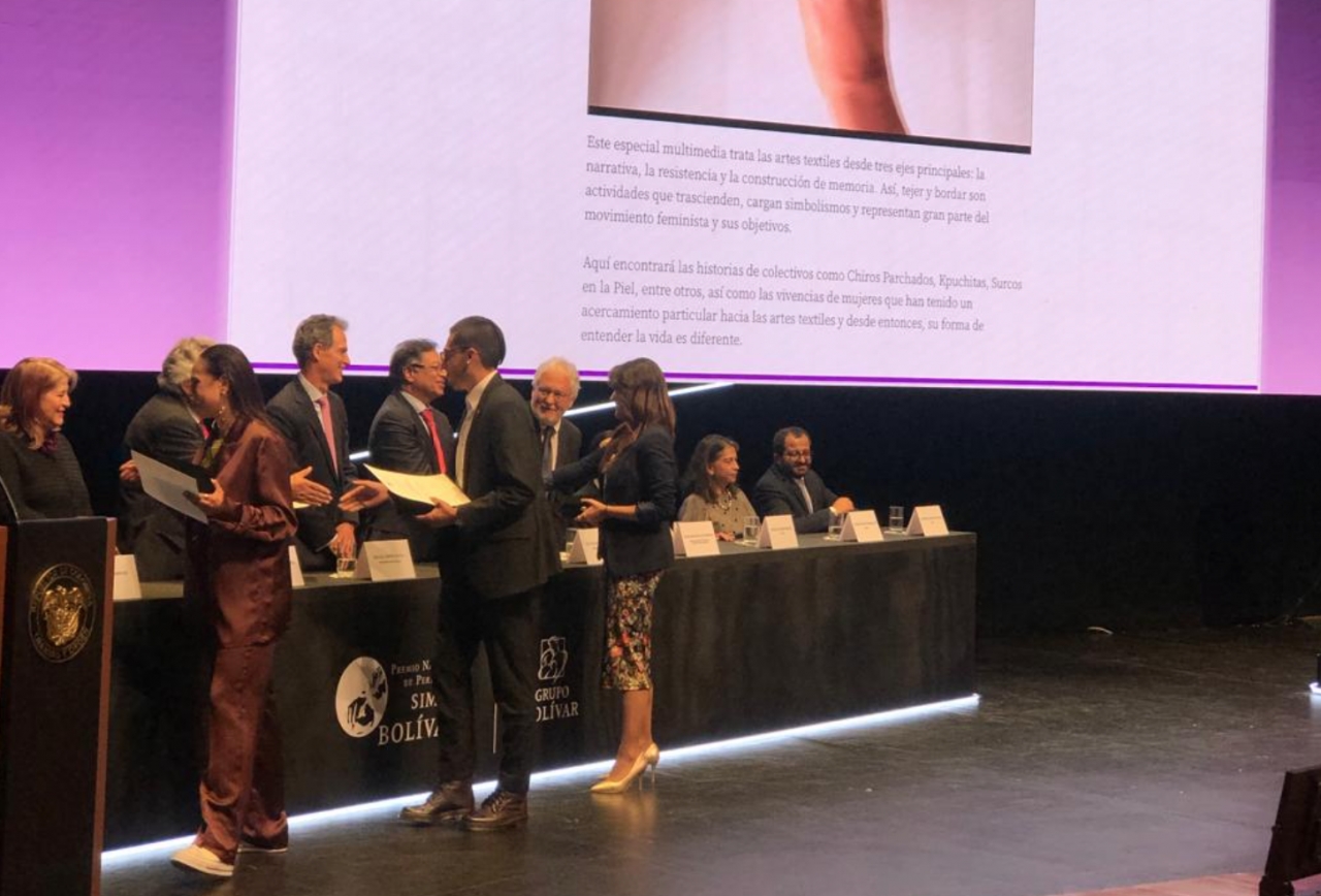 Daniela Díaz, Juan David Lozano y Catalina Sanabria durante la ceremonia de premiación.|||