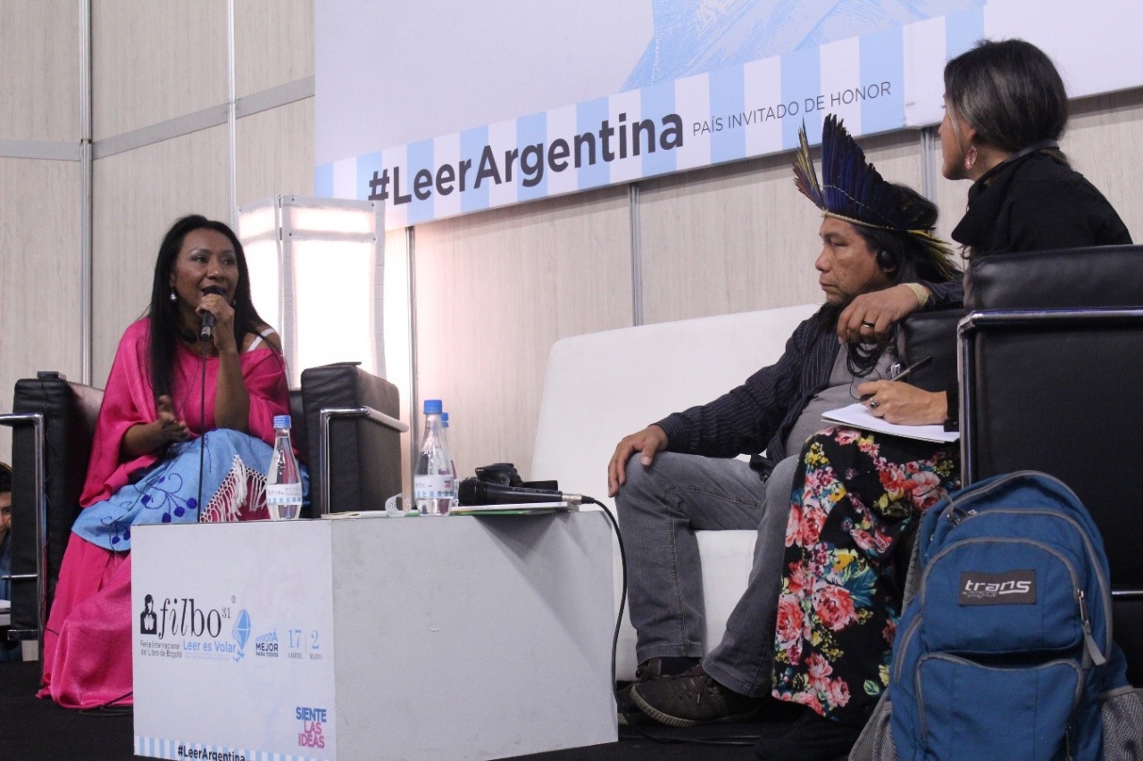 Daniel Munduruku y Estercilia Simanca en Filbo 2018. Foto por: Silvia Juliana Bayona|||