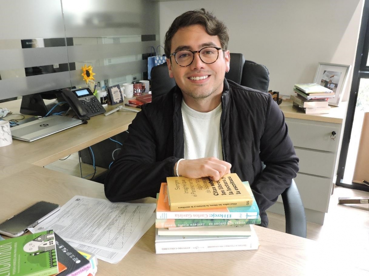 Julián Triana en su oficina del Concejo de Bogotá|||