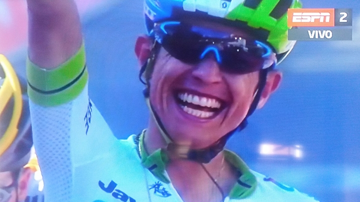 Esteban Chaves sonriente en la 14&deg; etapa del Giro de Italia