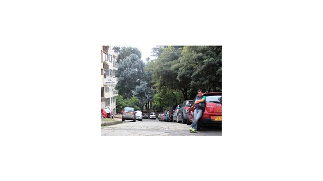 Parqueadero clandestino en vía cerrada.|||
