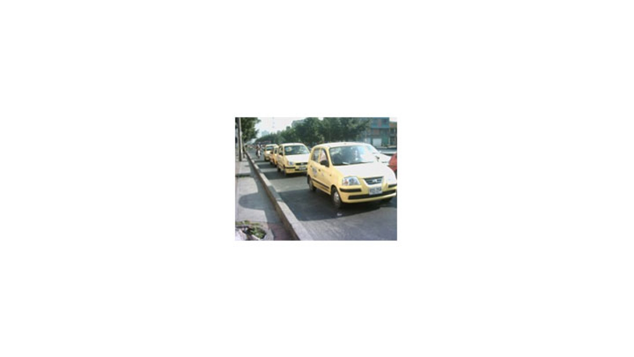 Denuncia de sobrecobros en tarifas de taxis a la web
