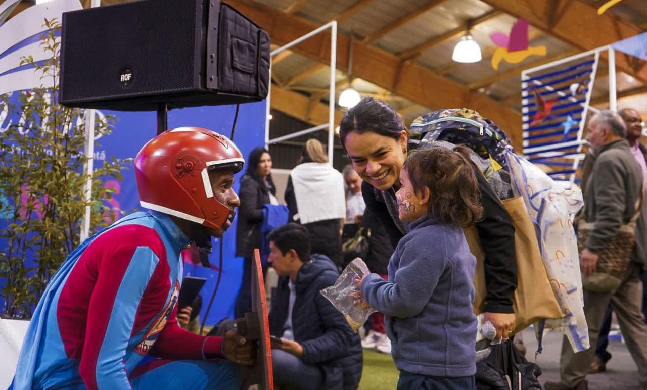 Capitán Libro en la Feria Internacional del Libro de Bogotá.|||