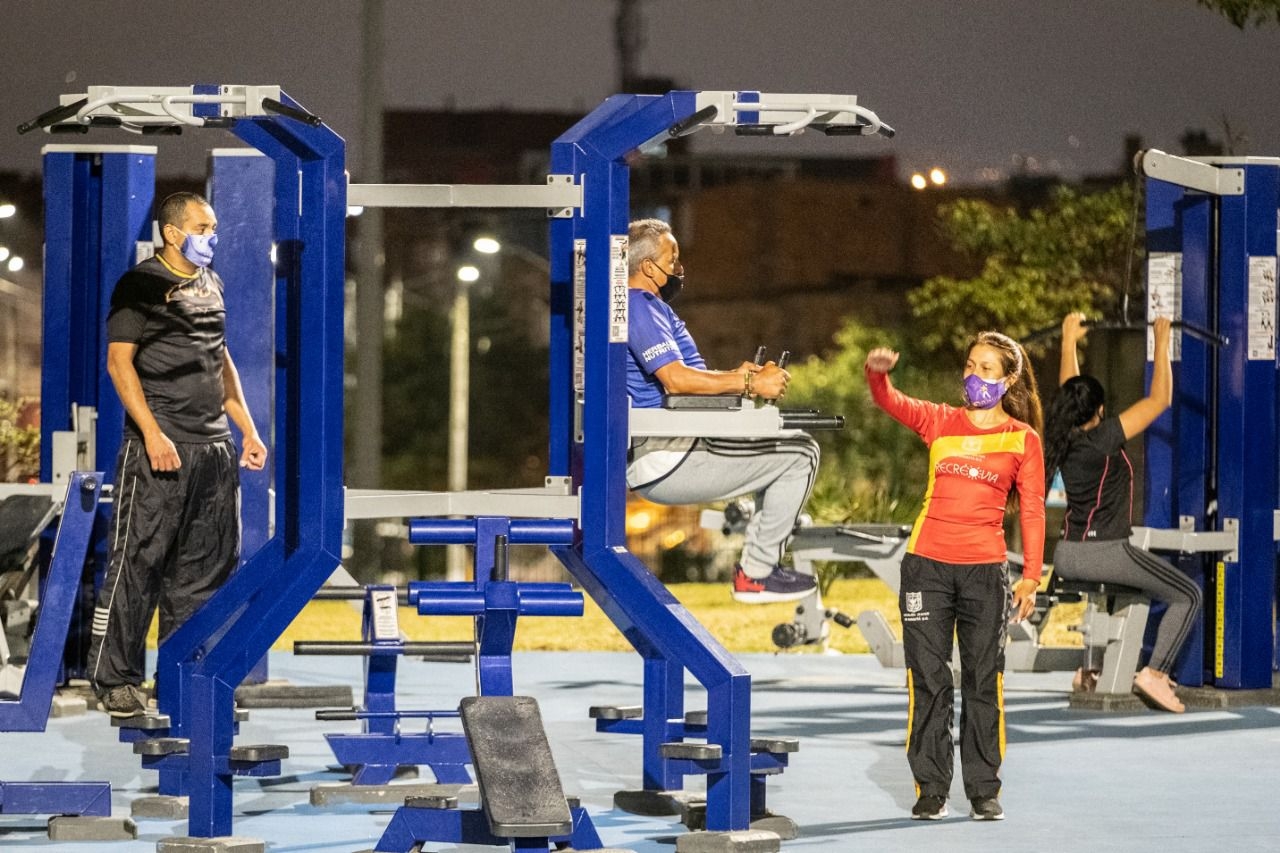 Gimnasios nocturnos públicos: iniciativa contra el sedentarismo en Bogotá